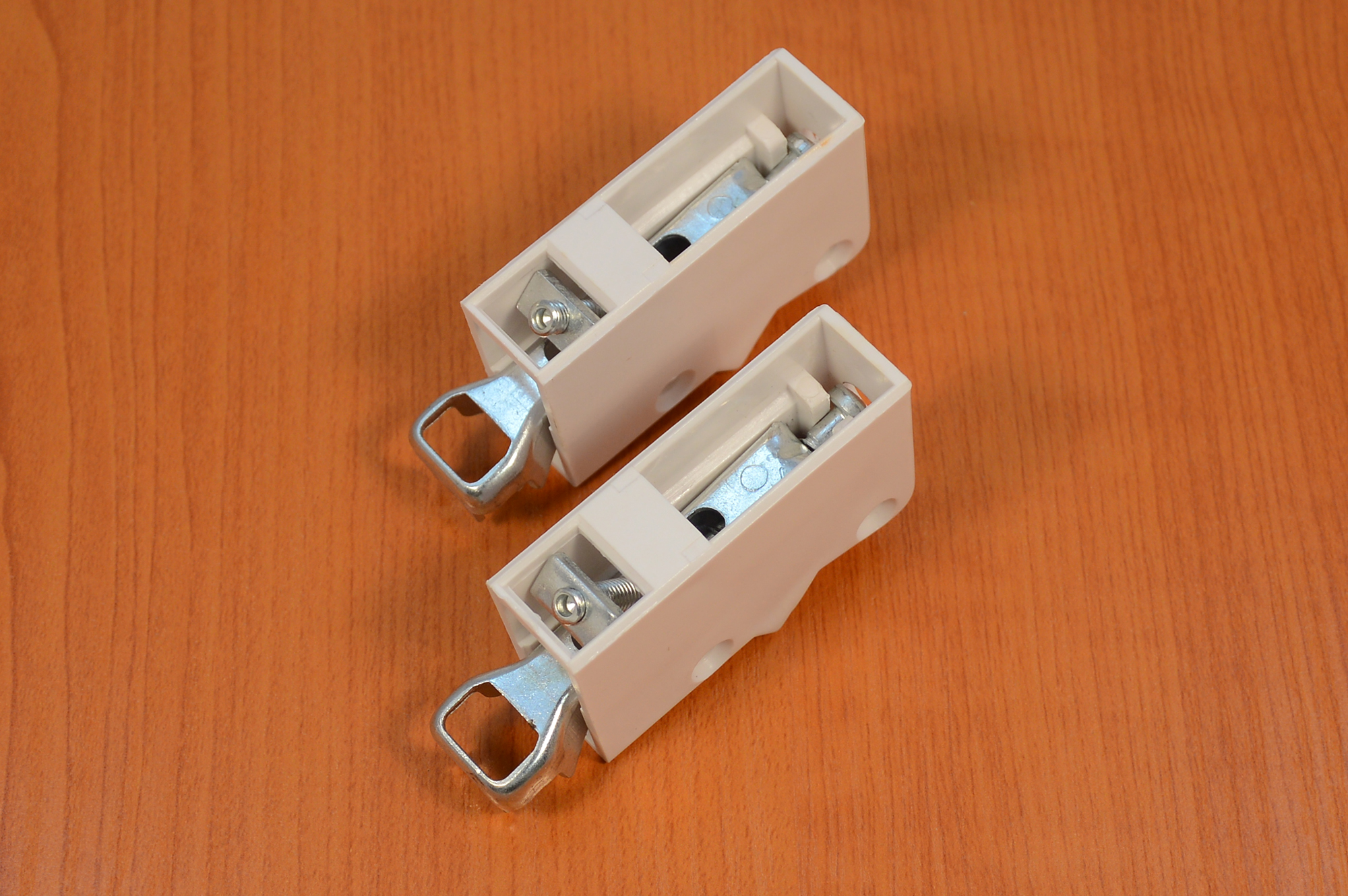 2 x Schrankaufhänger Wandmontage verstellbar für Oberschrank